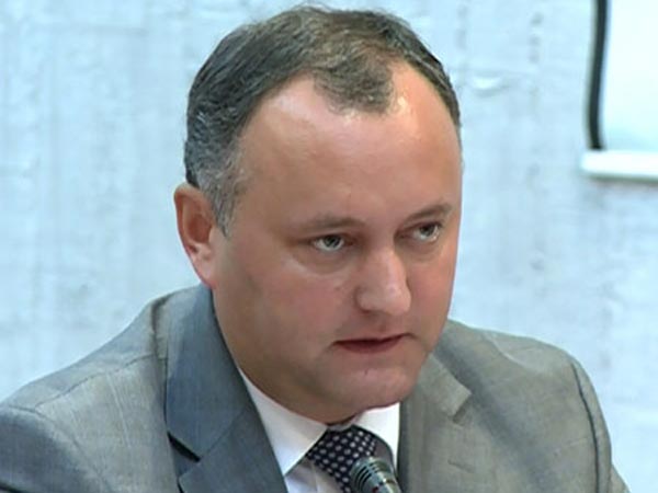 Igor Dodon a mai spus că va propune în plenul Parlamentului crearea unei comisii speciale de anchetă, care să investigheze situaţia Băncii de Economii. 