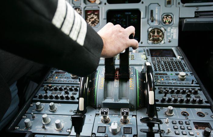 Второй пилот "Аэробуса А-320" готовился к самоубийству с немецкой педантичностью.