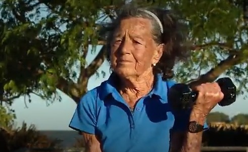 83-летняя альпинистка готовится покорить гору Аконкагуа.