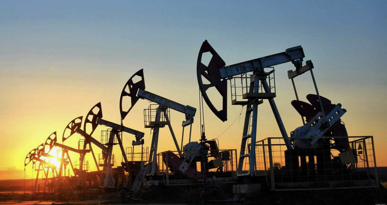 Страны ОПЕК+ договорились увеличить лимит добычи нефти.