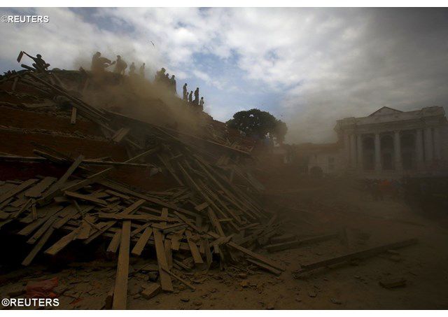 Un cutremur produs în Nepal la sfârţitul lunii aprilie a provocat moartea a peste 8.000 de persoane şi a distrus mii de locuinţe.