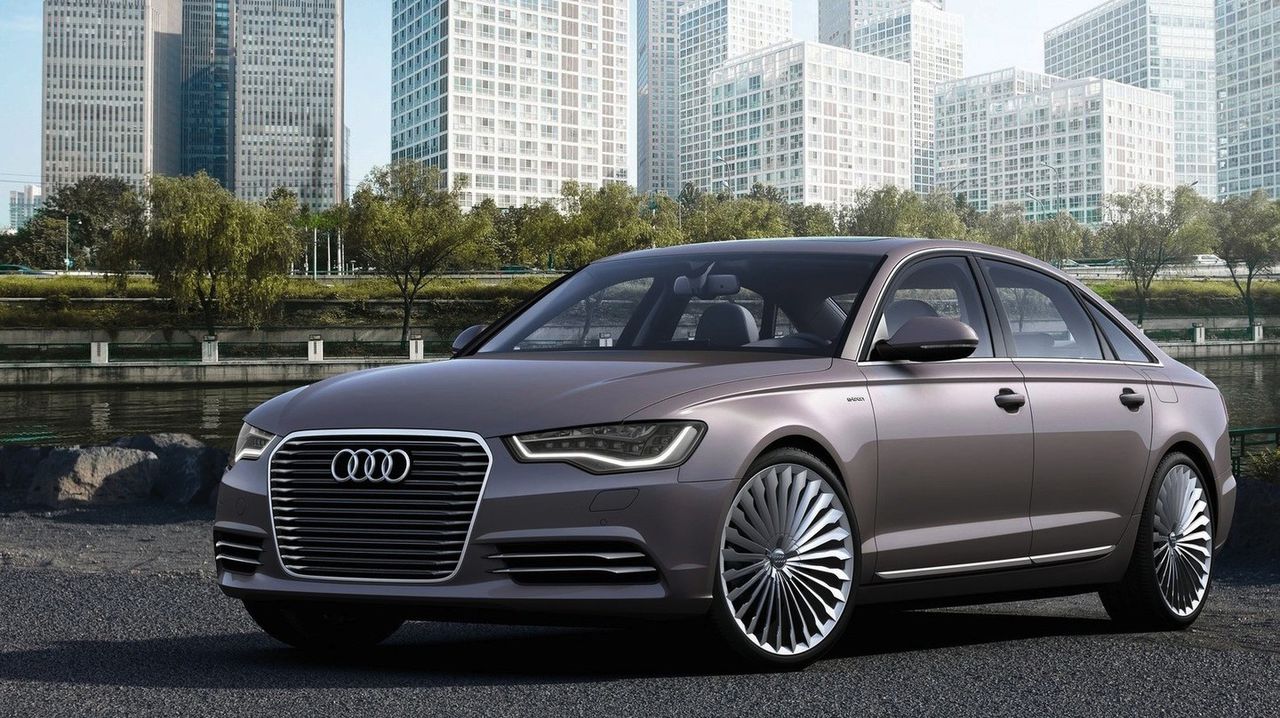 Audi прицелился бронебойным электрокаром в Tesla Model S.