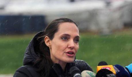 Angelina Jolie ar cântări doar 35 de kilograme. Foto: AP