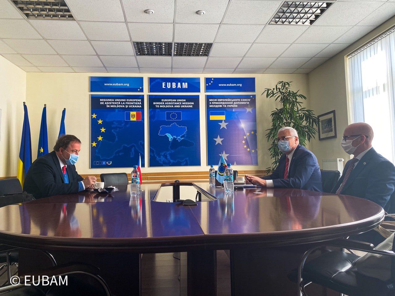 В EUBAM обсудили борьбу с контрабандой сигарет в Молдове и Украине.