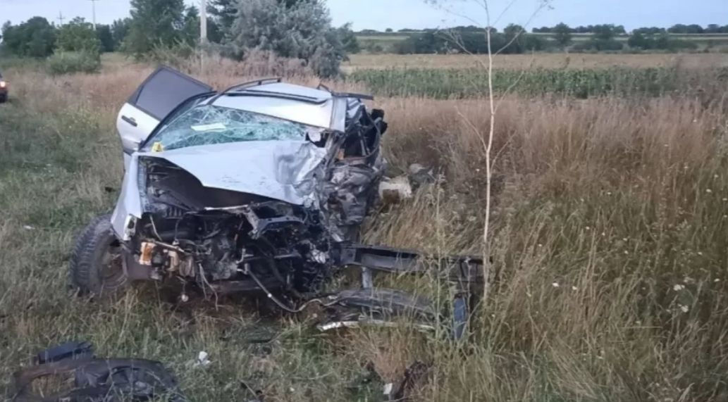 В Унгенах произошло лобовое столкновение двух авто: скончались 2 человека.