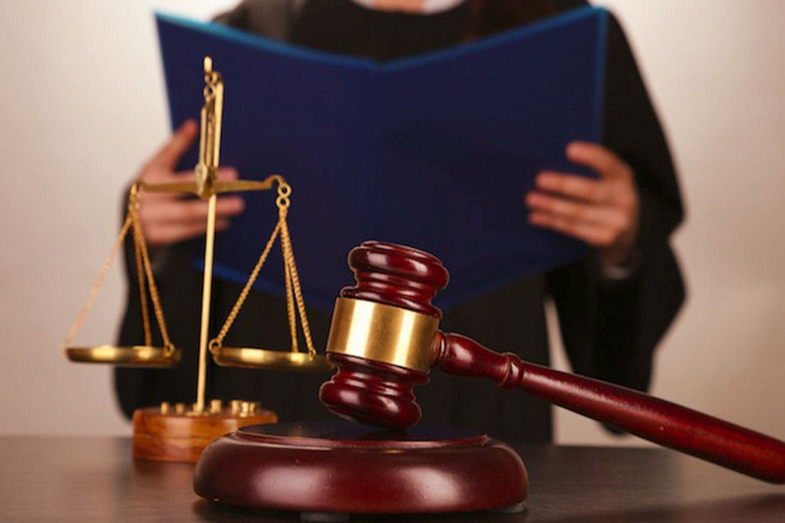 Обвиняемого в изнасиловании внучки оставили под стражей.