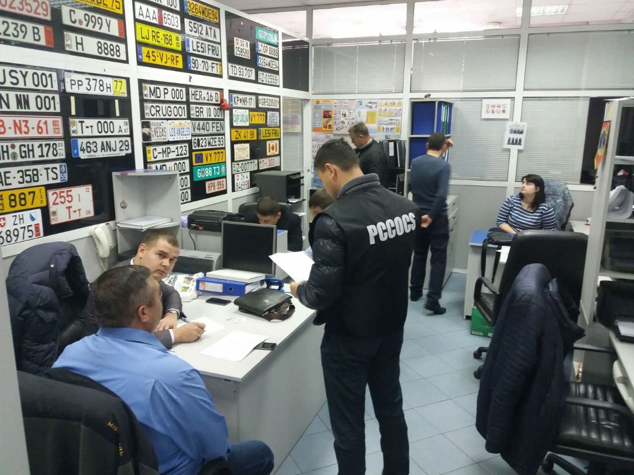 В Управлении регистрации транспорта выявили многочисленные нарушения.