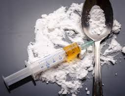 Oamenii legii au găsit la el un pacheţel cu o substanţă narcotică asemănătoare heroinei. Foto: infoescola.com
