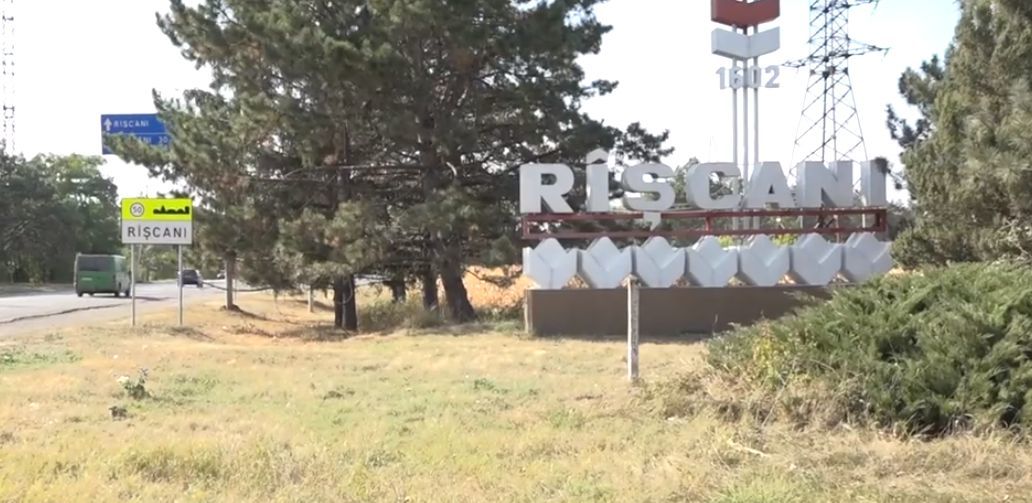 В Рышканах приводят в порядок дворы.