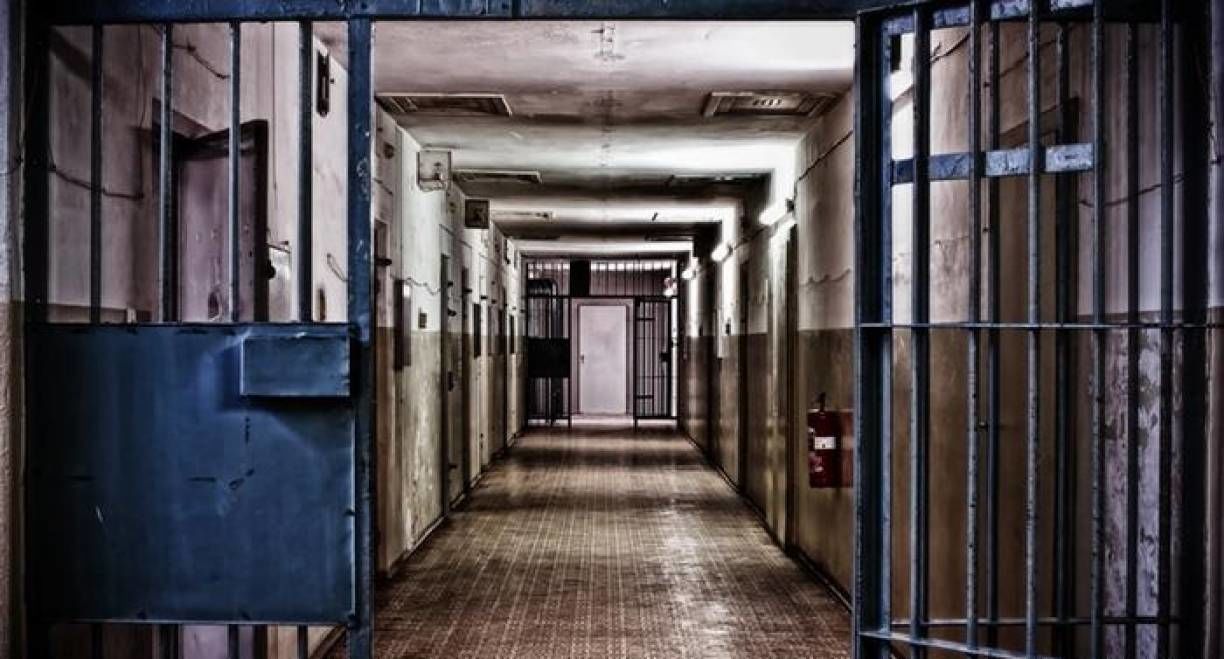 Percheziţii la două penitenciare din ţară: Colete cu obiecte interzise. Foto simbol: Initiativa pentru o Justitie Curata