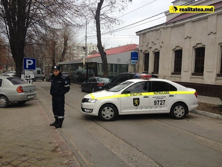 Полиция во вторник с 15.00 до 21.00 не пустит горожан ближе, чем на 50 метров к территории прохождения мероприятий.  Фото: realitatea.md