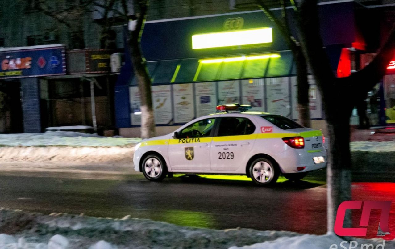 Правоохранители устанавливают личность звонившего.