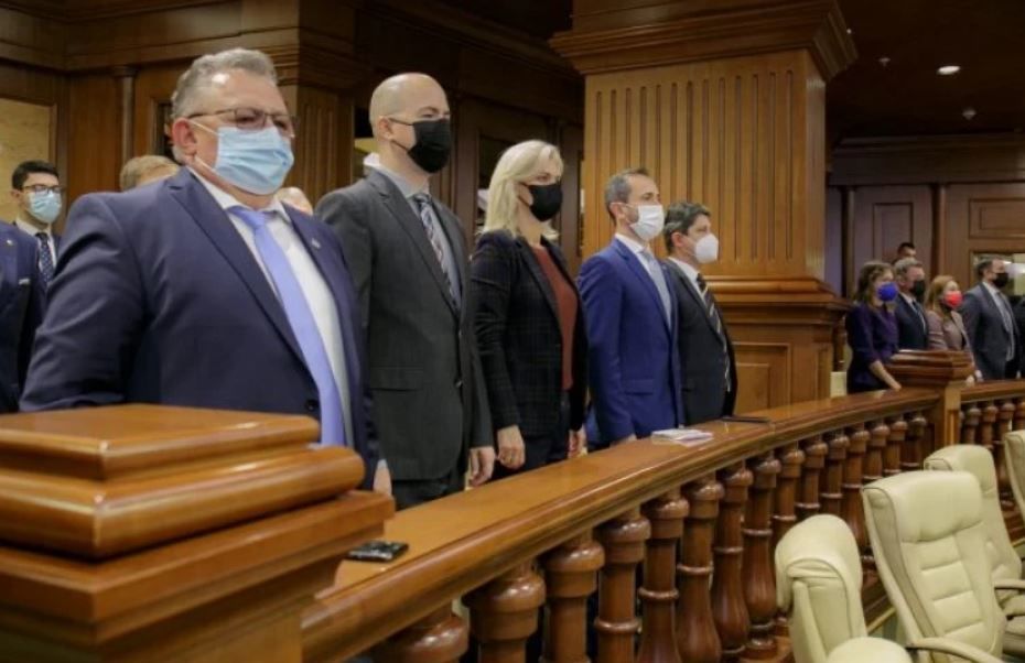 На пленуме парламента присутствует делегация из Румынии.