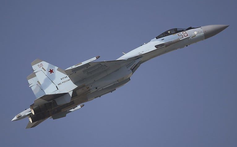 Rusia sugerează SUA să le dea piloţilor militari hărţi cu „traseul corect” al frontierelor spaţiului aerian rus.