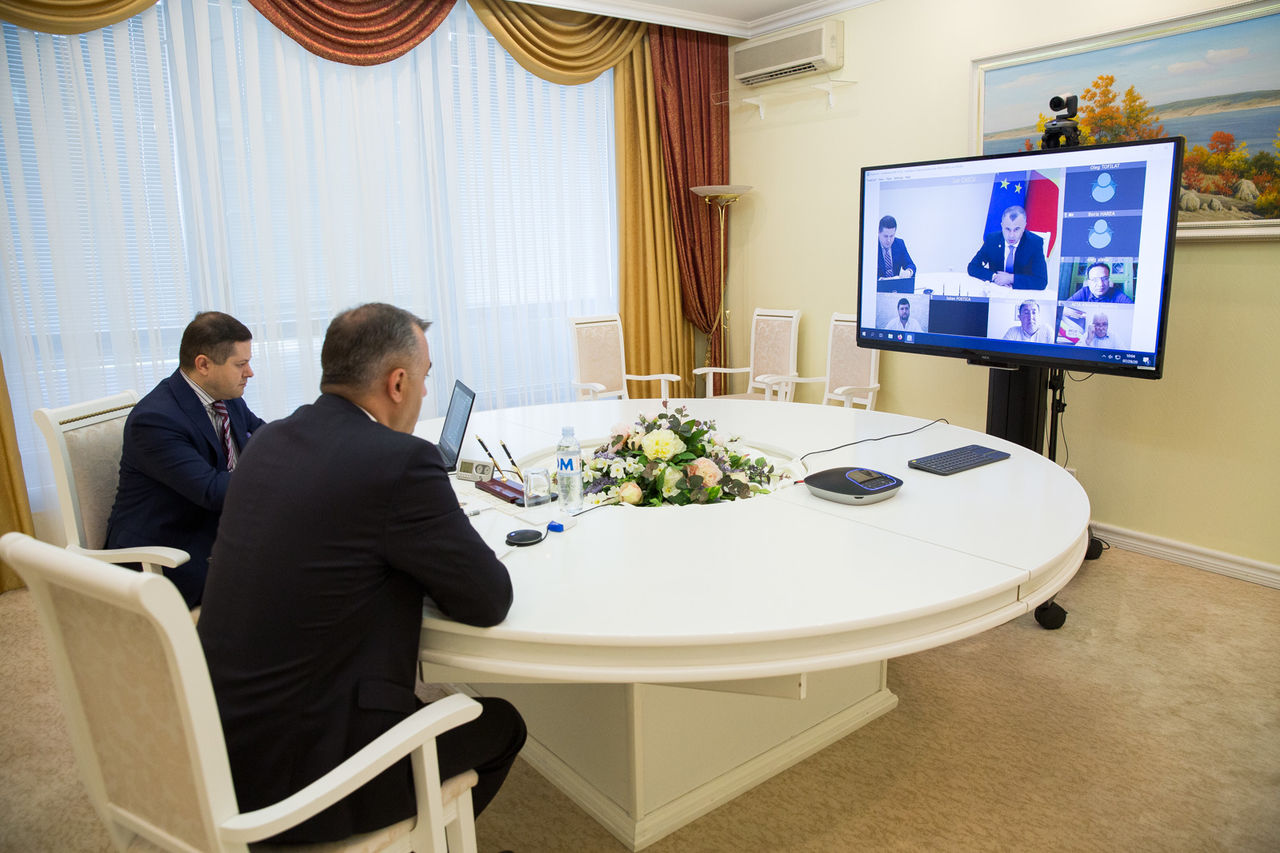 Проблемы перевозчиков обсудили в правительстве. Фото: gov.md.