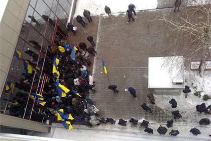 «Титушками» на Украине называют людей, чаще всего молодых, которых используют для акций против представителей оппозиции и журналистов.