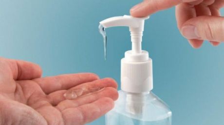 Pericolele utilizării gelurilor antibacteriene. Foto:click.ro
