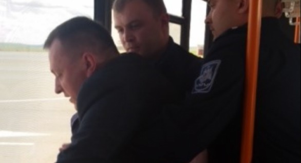 Grigore Petrenco califică reţinerea sa pe Aeroport drept o intimidare din partea instituţiilor de forţă.