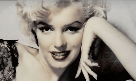 La Los Angeles a avut loc şi o slujbă în memoria artistei, iar teatrul unde a debutat Marilyn a primit numele actriţei.