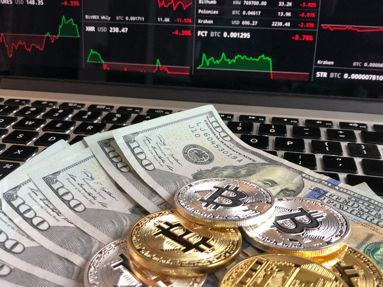 Полиция Гонконга попросила Интерпол найти украденные $179 млн.
