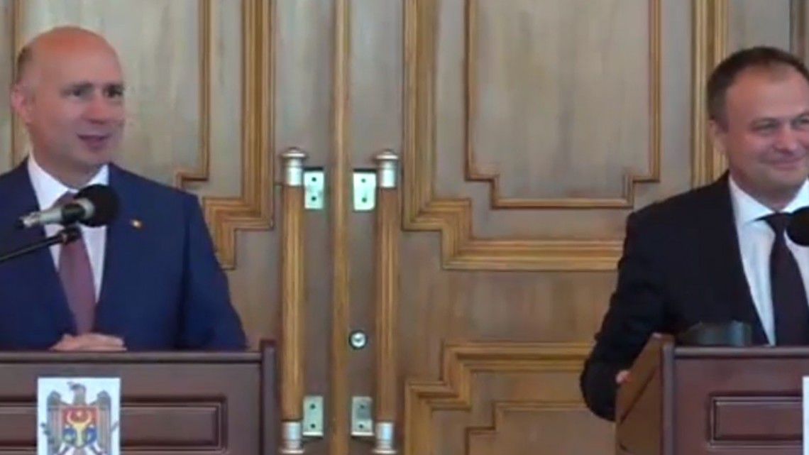 Andrian Candu a menționat că poartă ceasul nu ca pe o bijuterie dar ca pe un atribut util.