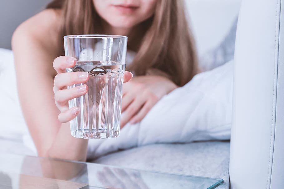 Ученый: Утренний стакан воды может провоцировать рак.
