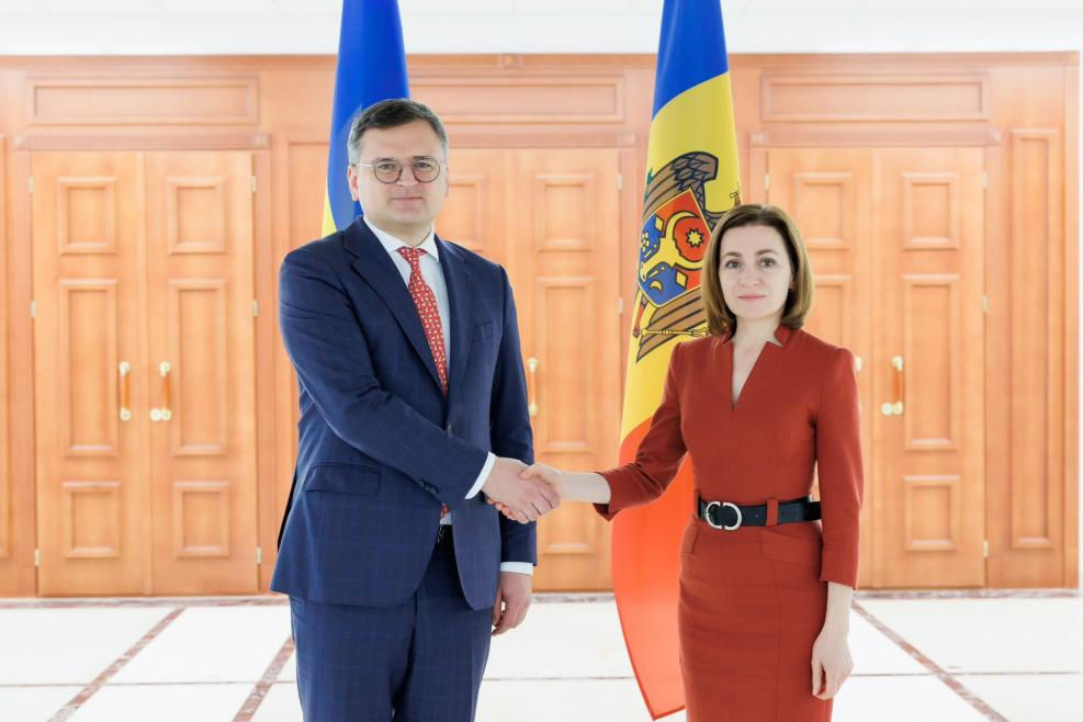 Кулеба во время визита в Кишинев встретился с Санду и Речаном.