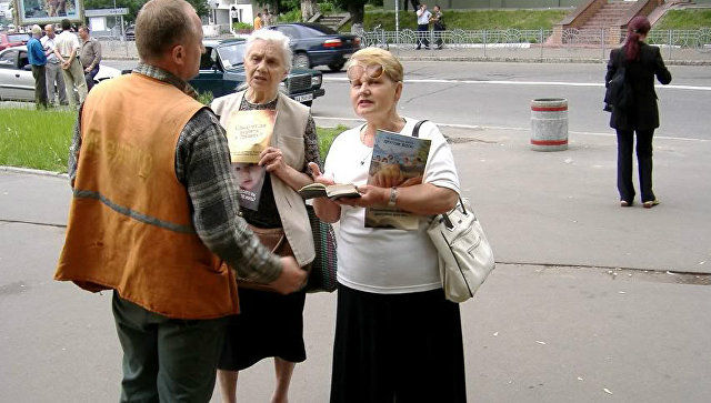 Религиозная организация регулярно имеет проблемы с законом в России.