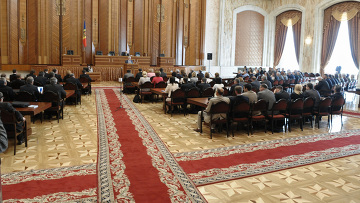 Депутаты снова приняли законопроект, предусматривающий передачу полномочий, связанных с отзывом мандатов советников, от местных советов Центризбиркому. Фото: arch.actualitati.md