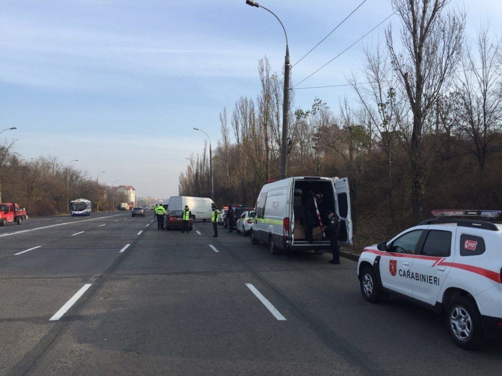 За выходные дни полиция Молдовы провела тысячи проверок.