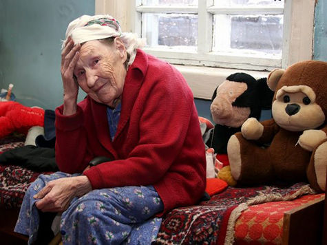 14% стариков отметили, что подверглись унижениям или угрозе изоляции и запрещения видеться непосредственно с друзьями или с семьей.  Фото: vladimir.mk.ru