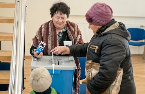 В воскресенье в автономии пройдут референдумы о внешнеполитической ориентации Молдовы - на Европейский или на Таможенный союз.