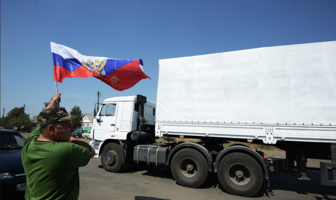 Российские таможенники сообщили, что планируют оформить все грузовые автомобили за субботу.
