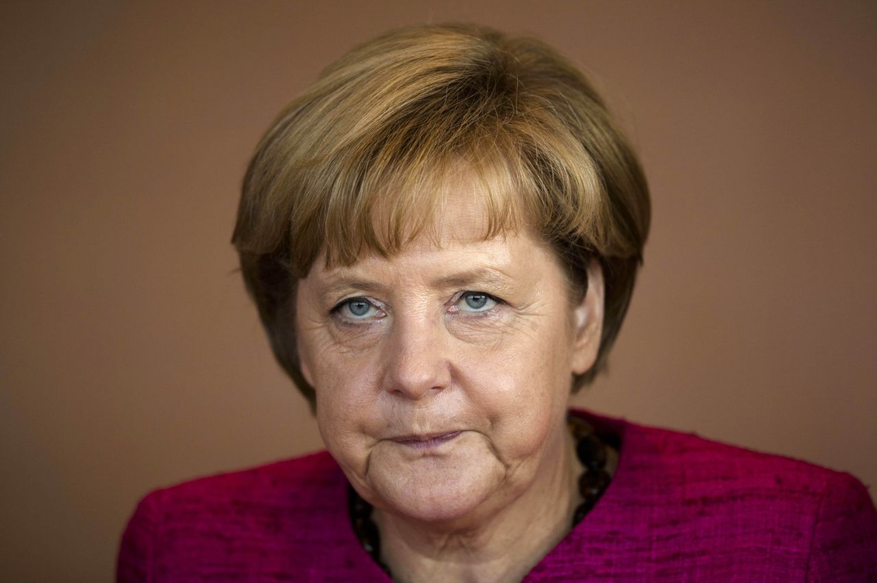 Angela Merkel afirmă că nu-și va schimba politica de primire a migranților. Foto: dailystormer.com