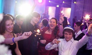 Мы еще не «догуляли» всех зимних праздников, но уже вновь должны возвращаться в тяжелые и безрадостные будни.