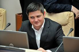  Ţîcu afirmă că Bodişteanu a fost implicat în mai multe scheme frauduloase, în timp ce exercita funcţia de viceministru.