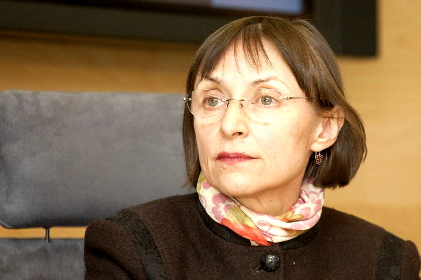 Корина Фусу расценила позицию своих бывших однопартийцев как узурпацию власти и как негативный прецедент.