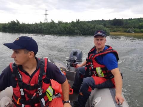 Спасатели достали из Днестра тело пропавшего подростка.