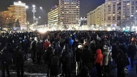 Правительство Румынии приняло закон о помиловании.