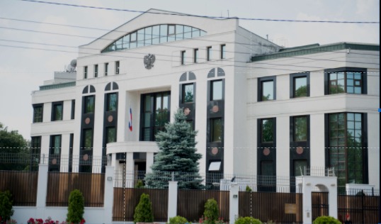 Посольство России в Молдове получило ноту о высылке трех дипломатов.