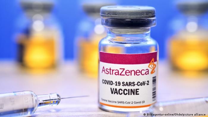 В Британии остановили испытание на детях вакцины AstraZeneca.