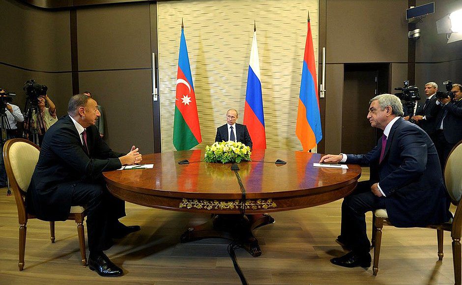 Президент России Владимир Путин, президент Азербайджана Ильхам Алиев и президент Армении Серж Саргсян.