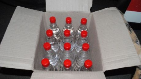 Спирт был конфискован. Водителю грозит штраф на сумму до 3 тысяч леев.