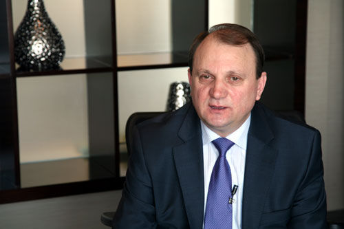 Vasile Bumacov vine cu un șir de învinuiri și acuzații de corupție care duc la liderul PLDM Vlad Filat.