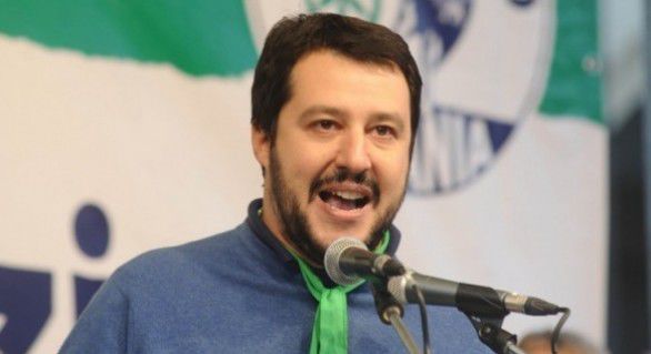 Imigranţii cu care se confruntă Italia este un argument suplimentar în favoarea ieşirii din UE. Foto: independent.md