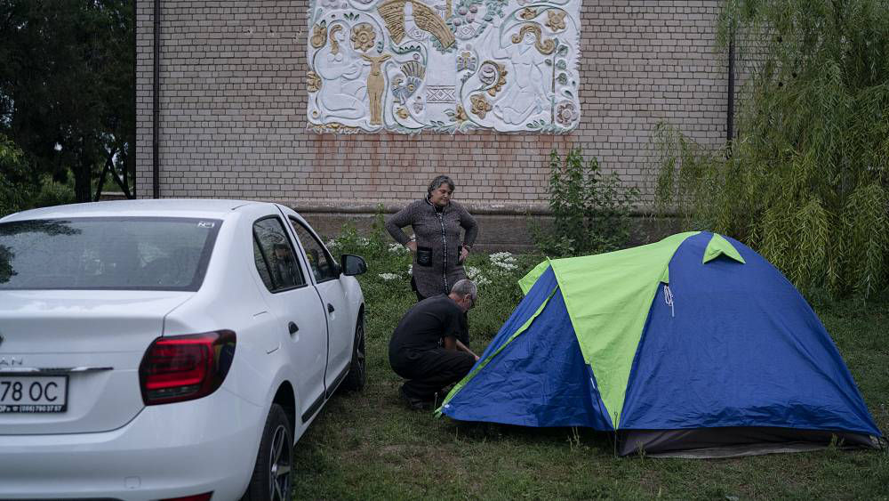 В субботу погибли женщина и ребёнок, несколько человек пострадали, повреждены частные дома. 