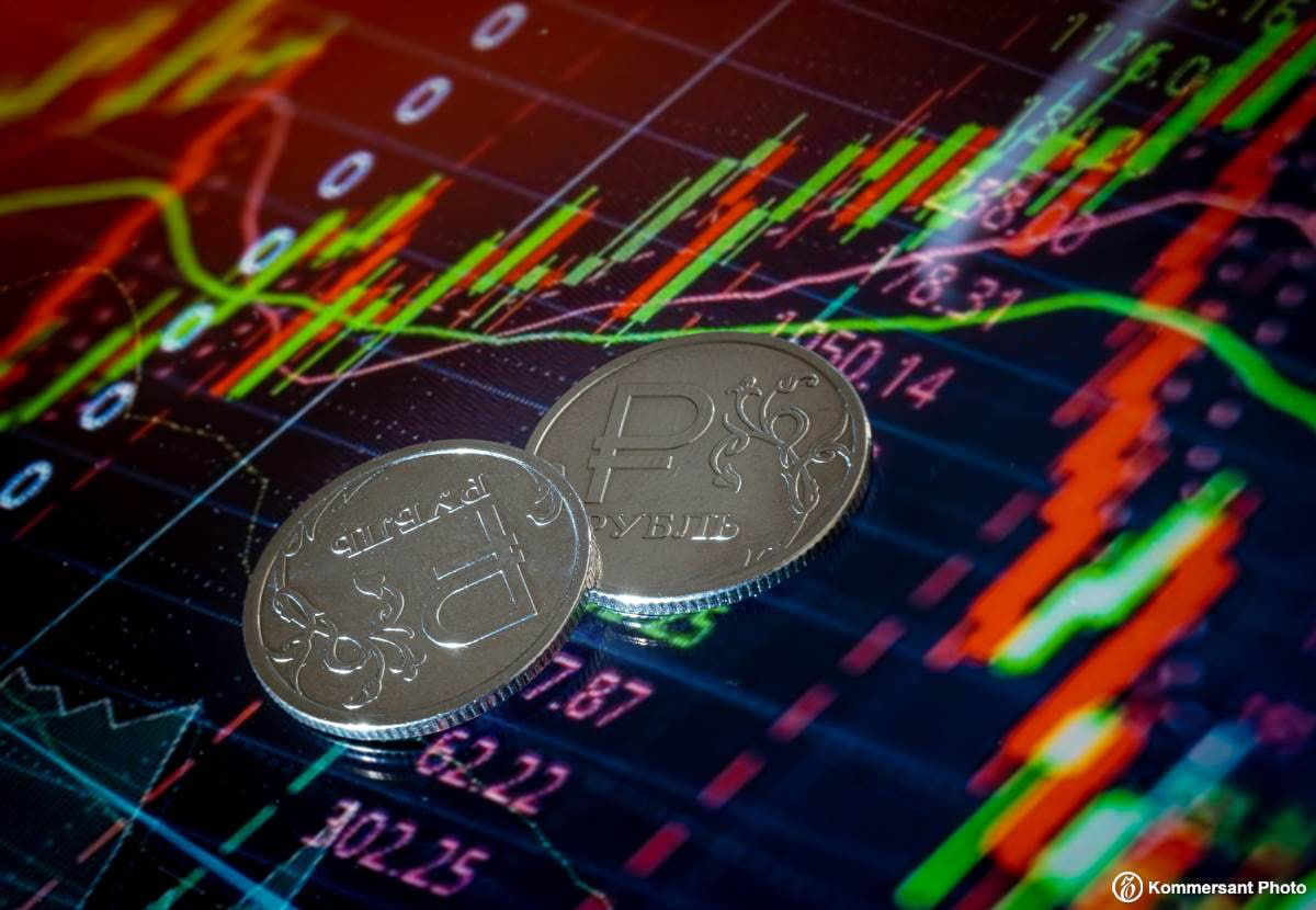 Bloomberg назвал рубль самой эффективной валютой 2022 года.