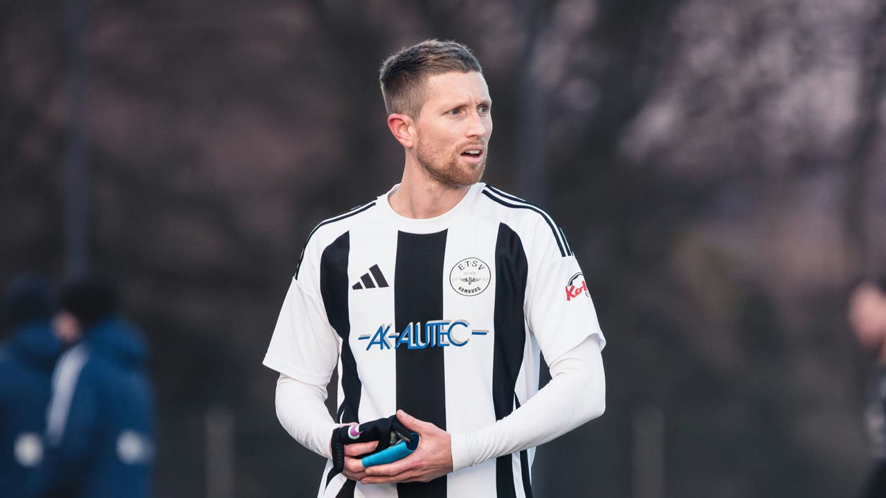 Un fotbalist german a murit după ce a căzut de pe un telescaun în Muntenegru.