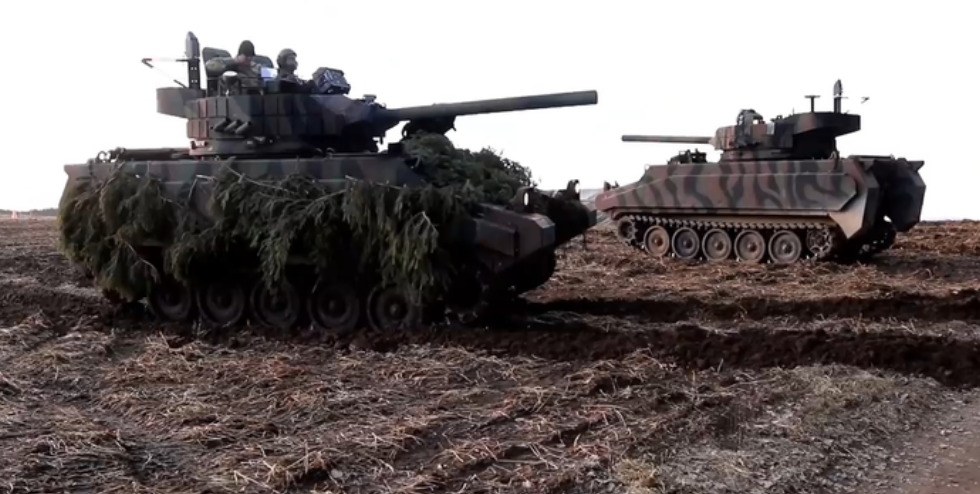 Американские военные "загримировали" бронетранспортеры.