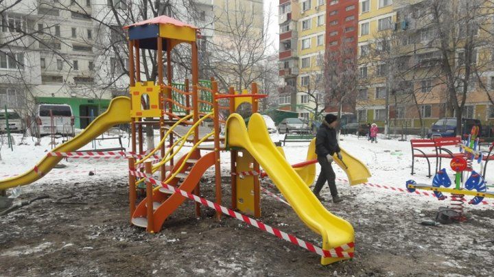 Un copil s-a strangulat accidental la terenul de joacă
